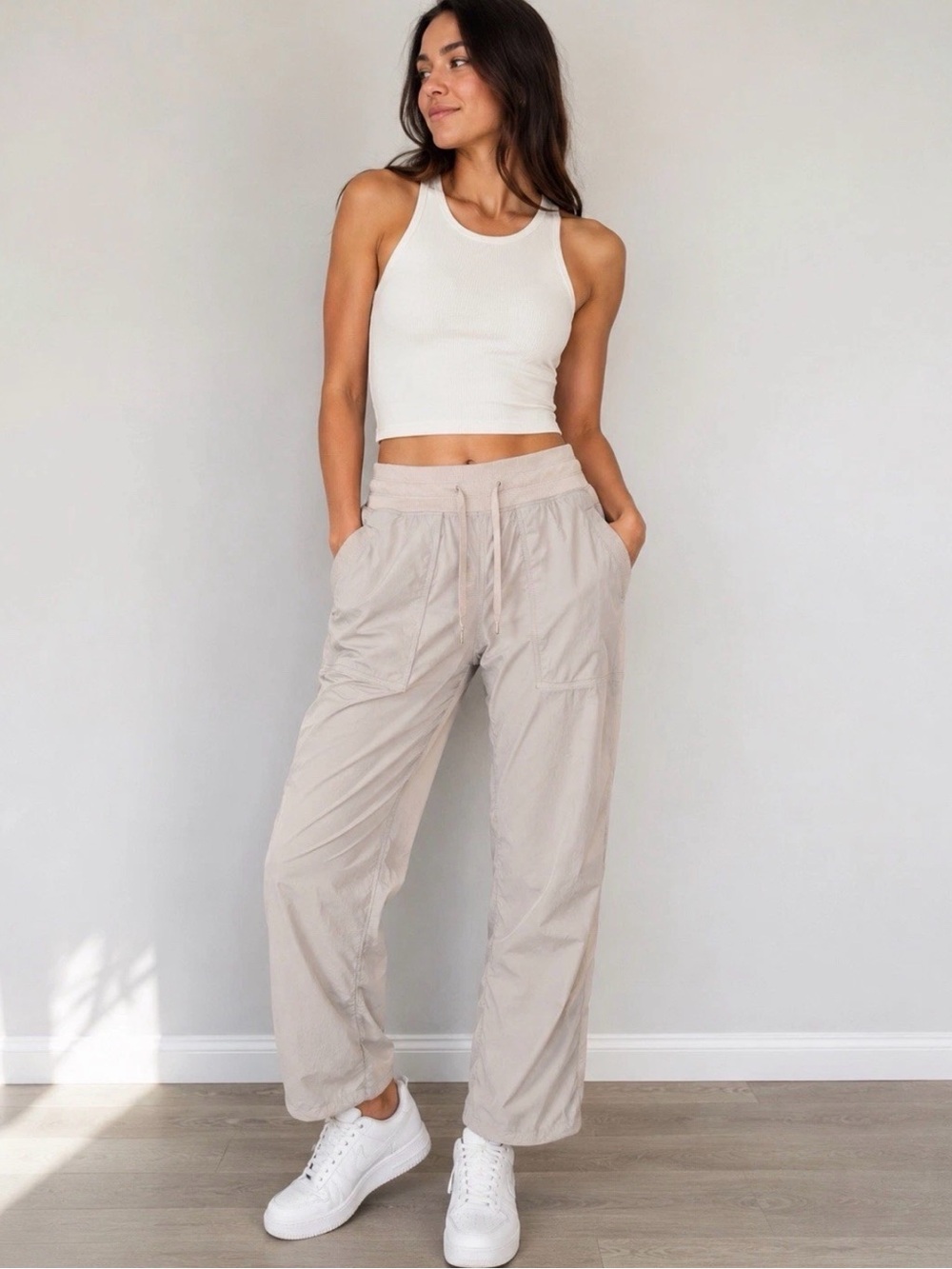 Lululemon Women’s Jogger Pants Size 8 Light Beige Drawstring Stretch Athletic